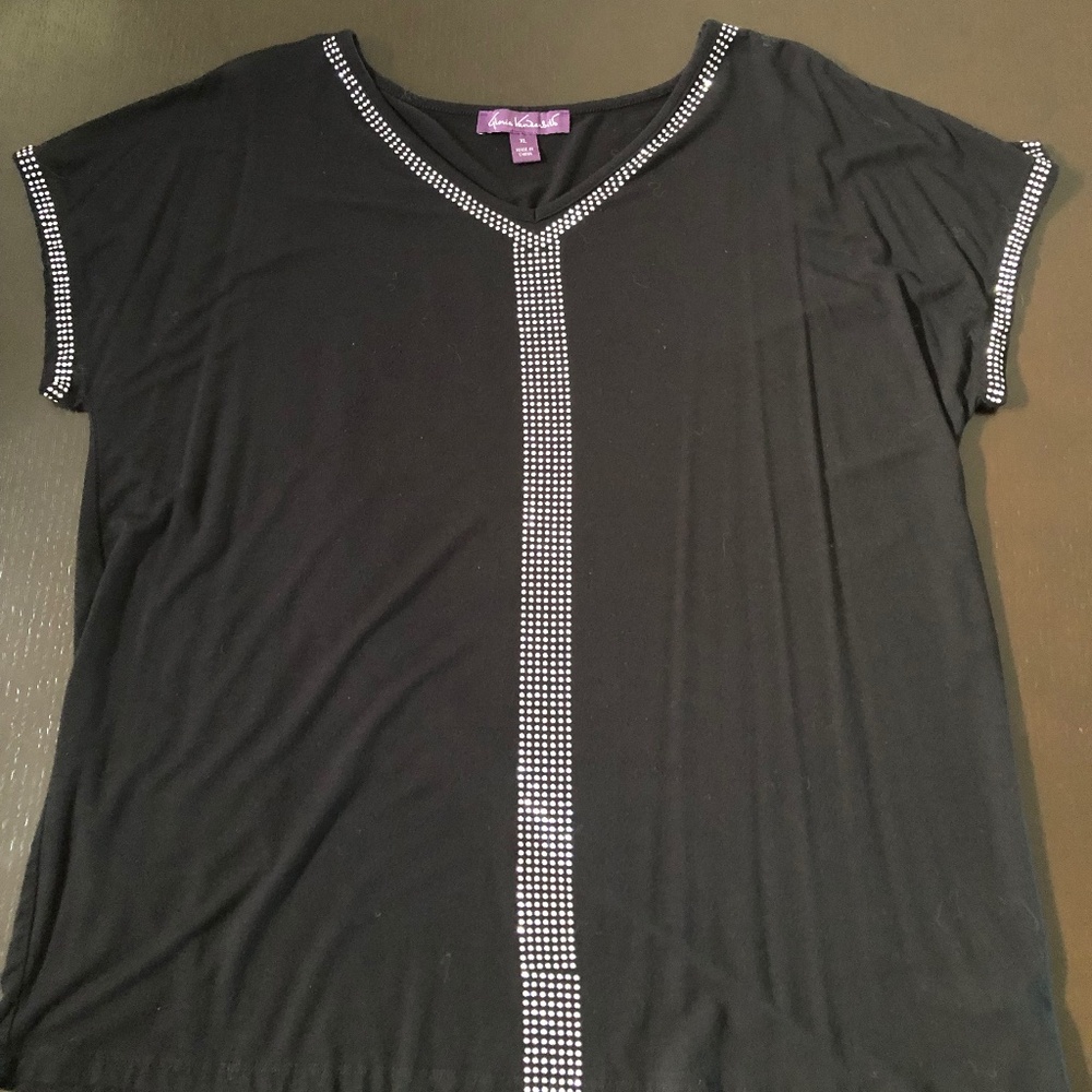 Womens' Top by Gloria Vanderbilt,  v-neck, silver trim, XL, VGUC